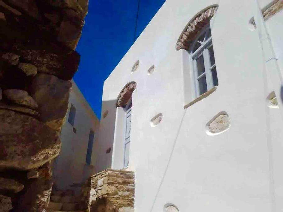 Апартаменты Naxos Mountain Retreat - Tiny House Build On Rock Koronos Экстерьер фото